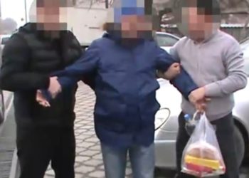 Соттолгон жарандардан акча талап кылып жүргөн делип Жазаларды аткаруу кызматынын кызматкери кармалды