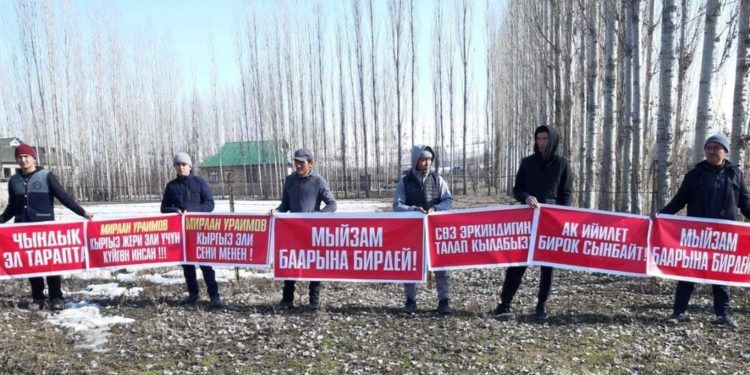 Өзгөндө камакка алынган Мирлан Ураимовдун тарапташтары митингге чыгышты