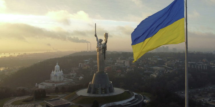 АКШнын артынан дагы 11 өлкө жарандарын Украинадан чукул түрдө чыгып кетүүгө чакырды