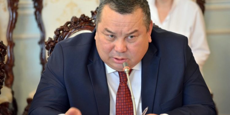 Балбак Түлөбаев: «Мага «пахтакор» деген ат коюшту. Эл кандай ат койсо, ошого татыктуубуз»