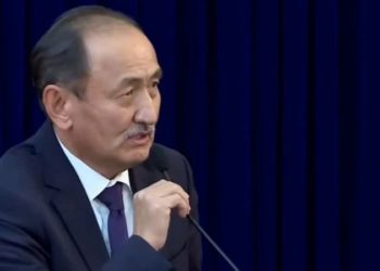 «Мен эмне үчүн кетишим керек?». Бейшеналиев министрликтен кетпей турганын айтты