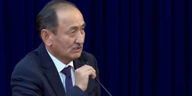 «Мен эмне үчүн кетишим керек?». Бейшеналиев министрликтен кетпей турганын айтты