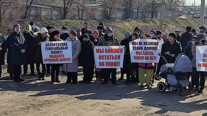 «Көчөдө калабыз деп коркобуз». Бишкекте митинг болуп өттү