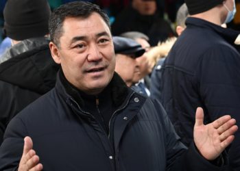 «1-апрелден эмгек акыны көтөрөбүз, бирок миң долларга жеткире албайбыз». Садыр Жапаров себебин түшүндүрдү