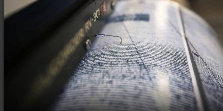 Алайда түнү жер титиреди. Жабыркагандар жана кыйроолор жок