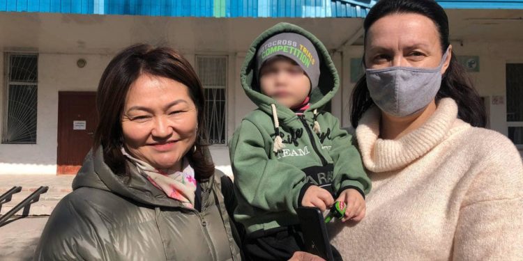 Сокулукта көгала болуп сабалган наристе ооруканадан чыкты