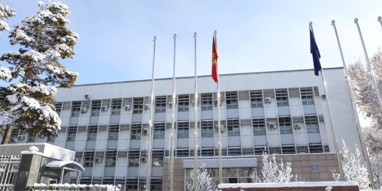 Украинадагы кыргызстандыктарды Румыния аркылуу эвакуациялоо уюштурулду