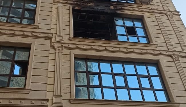 Бишкектеги көп кабаттуу үйдө өрт чыгып, аял киши көз жумду