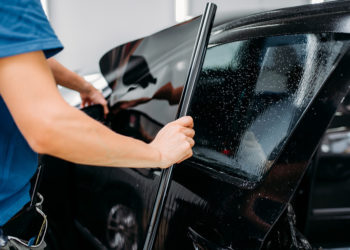 Унаанын айнегин караңгылатууга берилген уруксаттын баасы 30-50 миң сомдун тегерегин түзөт