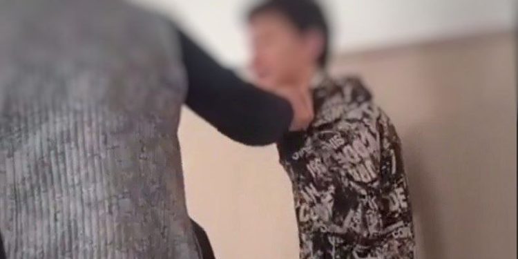 Депутат: «Мугалимдерди кор кылып, инфарктка чейин жеткирген учурлар болуп жатат»