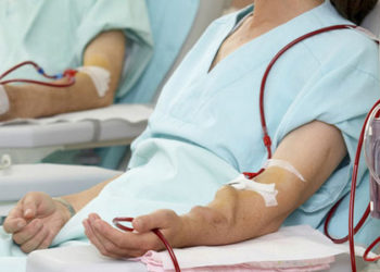 Депутат бөйрөк алмаштыруу операцияларына узак мөөнөттүү насыя бөлүүнү сунуштоодо