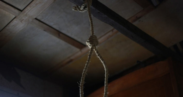 Чүйдө тууганы тарабынан сексуалдык аракеттерге туш болду делген 11 жаштагы кыздын чоң атасы асынып алды