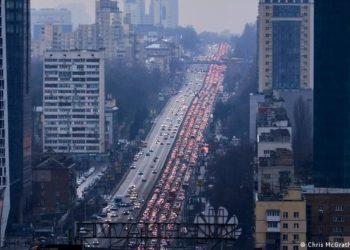 Украинадагы Кыргыз жарандары элчиликтин имаратына чогултулууда