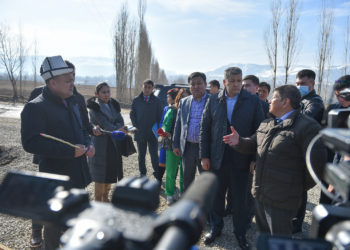 Акылбек Жапаров Ош-Баткен-Исфана жолун реабилитациялоо иши менен таанышты