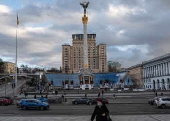 Депутат: «Украинадагы Кыргыз жарандар элчилик менен байланыша албай жатышканын айтты»