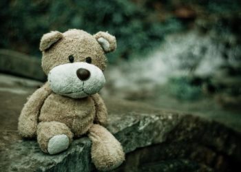 Орусияда бала багуучу болуп иштеген кыргызстандык кичинекей кыздын өлүмүн 2 күн жашырган