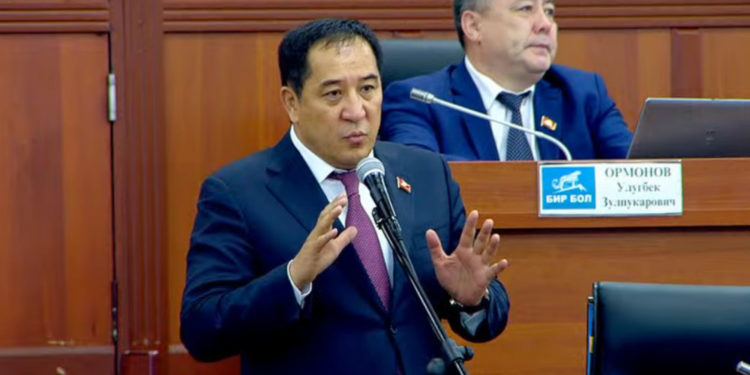 Сооронбай Жээнбековдун кан кудасы Алиярбек Абжалиевдин кылмыш иши кыскартылды