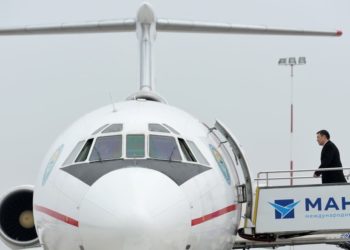 Президент Садыр Жапаров Кытайга учуп кетти. Аны коштоп кеткендердин тизмеси