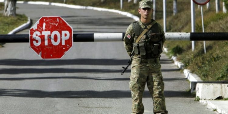 Кыргызстан менен Тажикстан чек ара маселесин үчүнчү тарапсыз чечүүнү макулдашты