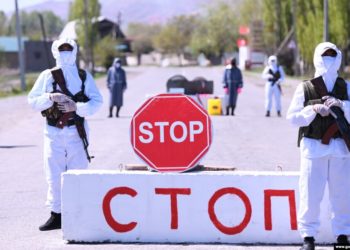 Кыргызстанда өзгөчө кырдаал режими уланууда. Президенттин парламенттеги өкүлү министрдин орун басарынын сөзүн четке какты