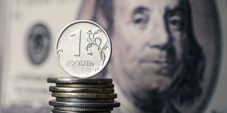 Кыргызстанда рубль курсу ылдыйлап, доллар туруктуу сакталууда