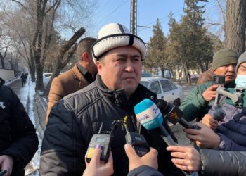 «Жакшысын да, жаманын да жазып жатам». Журналист Семетей Талас уулу УКМКнын имаратынан чыкты