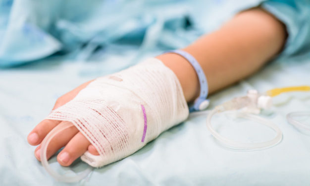 Сокулукта көгала болуп ооруканага түшкөн баланы сабоого шектүү кармалды