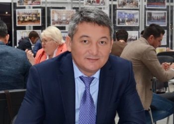 Курсан Асанов менен сүйлөштү делген Алмаз Сарыбаев да үй камагына чыкты