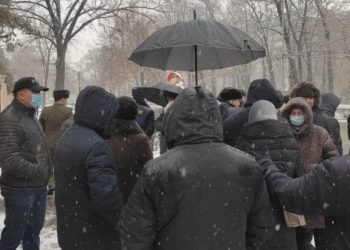 УКМК кармаган Мирлан Ураимовдун тарапташтары митингге чыкты