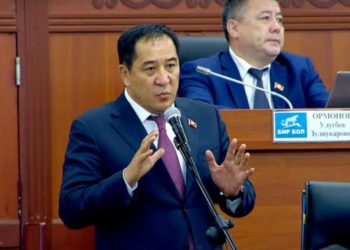 Сооронбай Жээнбековдун кан кудасы Алиярбек Абжалиев кармалды. Ал алдамчылыкка шектелип жатат