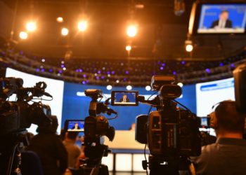 Акылбек Жапаров: «Журналисттер менен сылык-сыпаа мамиле курганды үйрөнүшүбүз керек»