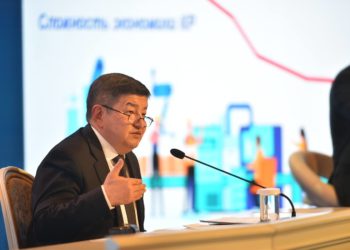 Акылбек Жапаров президент менен күнүнө 10 жолу жолугаарын айтты