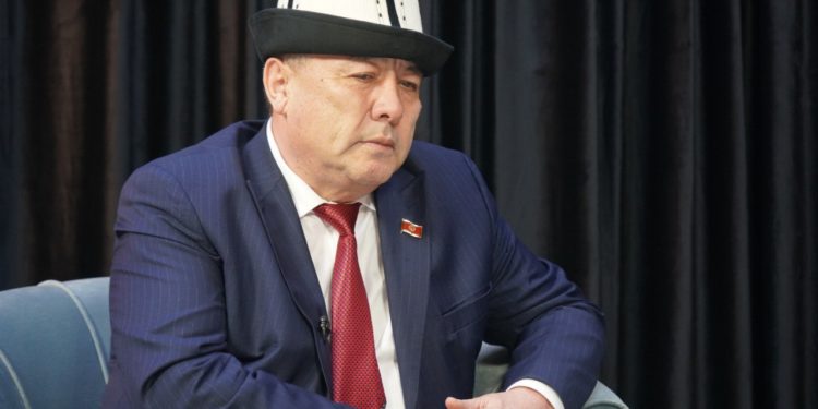 Депутат: «Каза болгон адамдын жакындары аза күтүп отурса, калган туугандары мал союу аракети менен жүрүшөт»