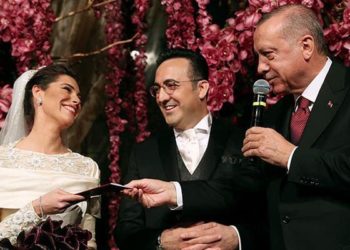 «Түрк аба жолдорунун» төрагасын митингдер учурунда кызматкерлерин Алматыда калтырып, өзү Түркияга кайтып келгени үчүн кызматтан алышты