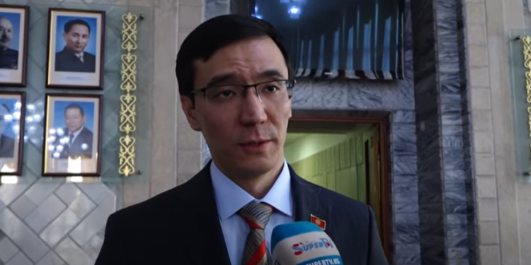 Медер Алиев: «Депутат болгондон бери, такыр той-ашка барбайм деп чечкем. Бирок кечээ бардым»