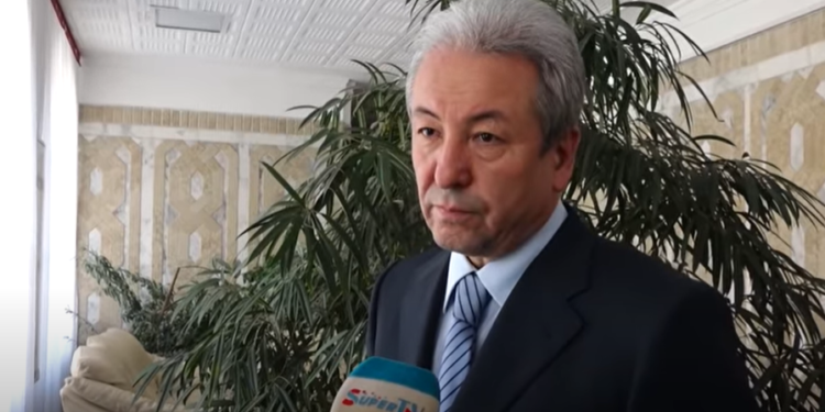 Адахан Мадумаров: «Тойдо отурган 5-6 саат убактың үчүн өкүнөсүң. Той ашып кетсе, 2 саат болуш керек»