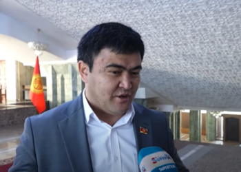 Депутат Маткеримов: «Агамдын уулу үйлөнгөндө кошумча кошо алган жокмун. Менин барганым чоң кошумча болду»