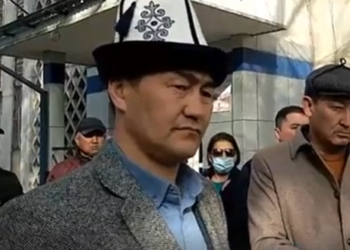 Шайлообек Атазов шайлоонун алдын ала жыйынтыгы менен макул болбой, митингге чыкты