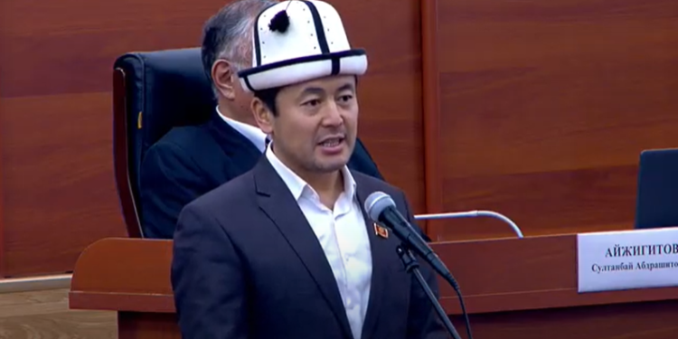 Депутат мектептерге ыйман сабагын киргизүүнү сунуштады