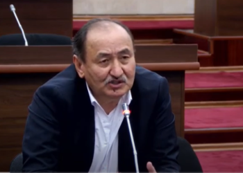 «Мен качпайм». Алымкадыр Бейшеналиев Сабырбек Жумабеков менен сүйлөшүүгө даяр экенин айтты