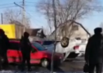 Бишкекте жеңил унаа оодарылып калды. Жабыркагандар жок