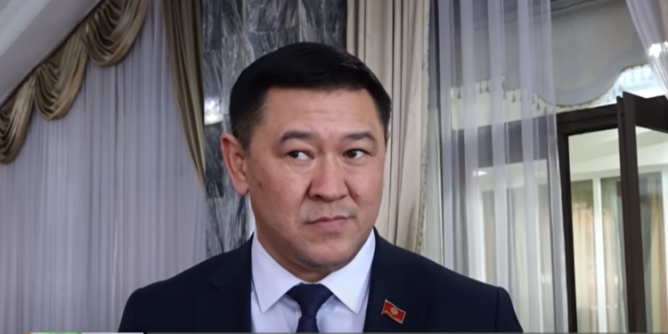 Депутат: «Сабырбек Жумабековдун да, Алымкадыр Бейшеналиевдин да өз чындыгы бар»