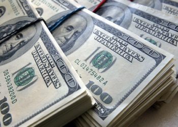 Кыргызстанда доллардын баасы 95 сомго чыкты