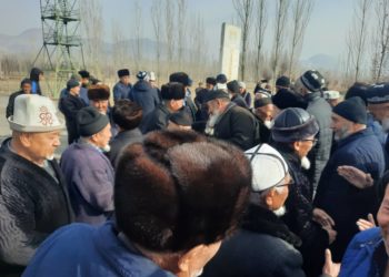 Кыргыз-тажик чек арасы. Эки өлкөнүн 150гө жакын аксакалдары жолугушту (сүрөт, видео)