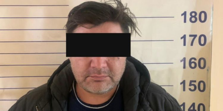 «Кан тамырын кескен деп». Бишкекте таанышын өлтүрө сабаган делген жаран кармалды