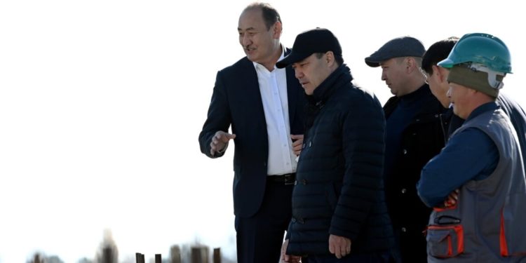 Депутаттардын «Акрамовдон кечирим сурасын» дегенине министр Бейшеналиев «сурабайм» деди