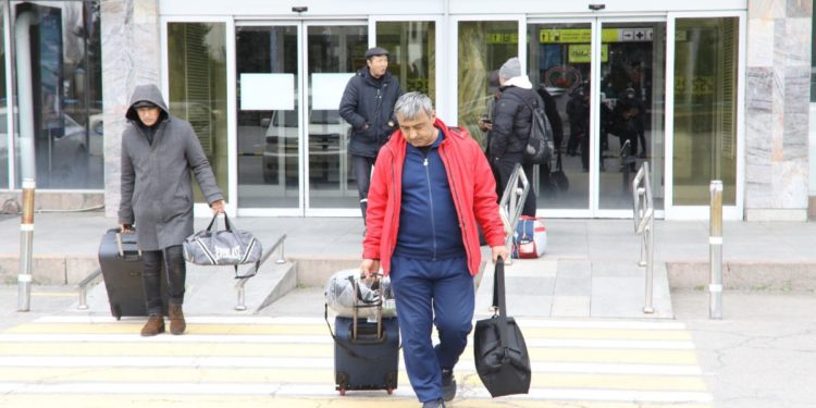 Украинадагы Кыргыз жарандарынын кезектеги каттамы Бишкекке жана Ошко келди