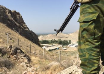 Кыргыз-тажик чек арасында курал колдонуу менен чыр-чатак орун алды