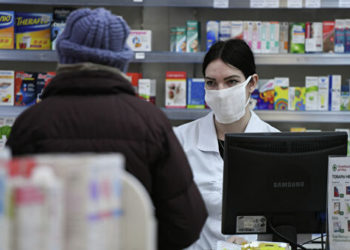 Департаменттин директору: «Дары-дармек кымбаттайт. Дары-дармексиз калбайбыз, запас 2-3 айга жетет»