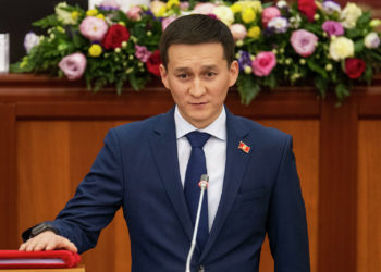 Депутат Ажибаев: «УКМК диплому жасалма болгон 4 эл өкүлүнүн ысымын атасын»